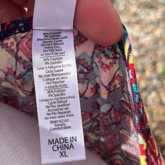 ✨LuLaRoe Floral Aztec Print Long Sleeve Lynnae Tunic Top - Picture 4 of 6